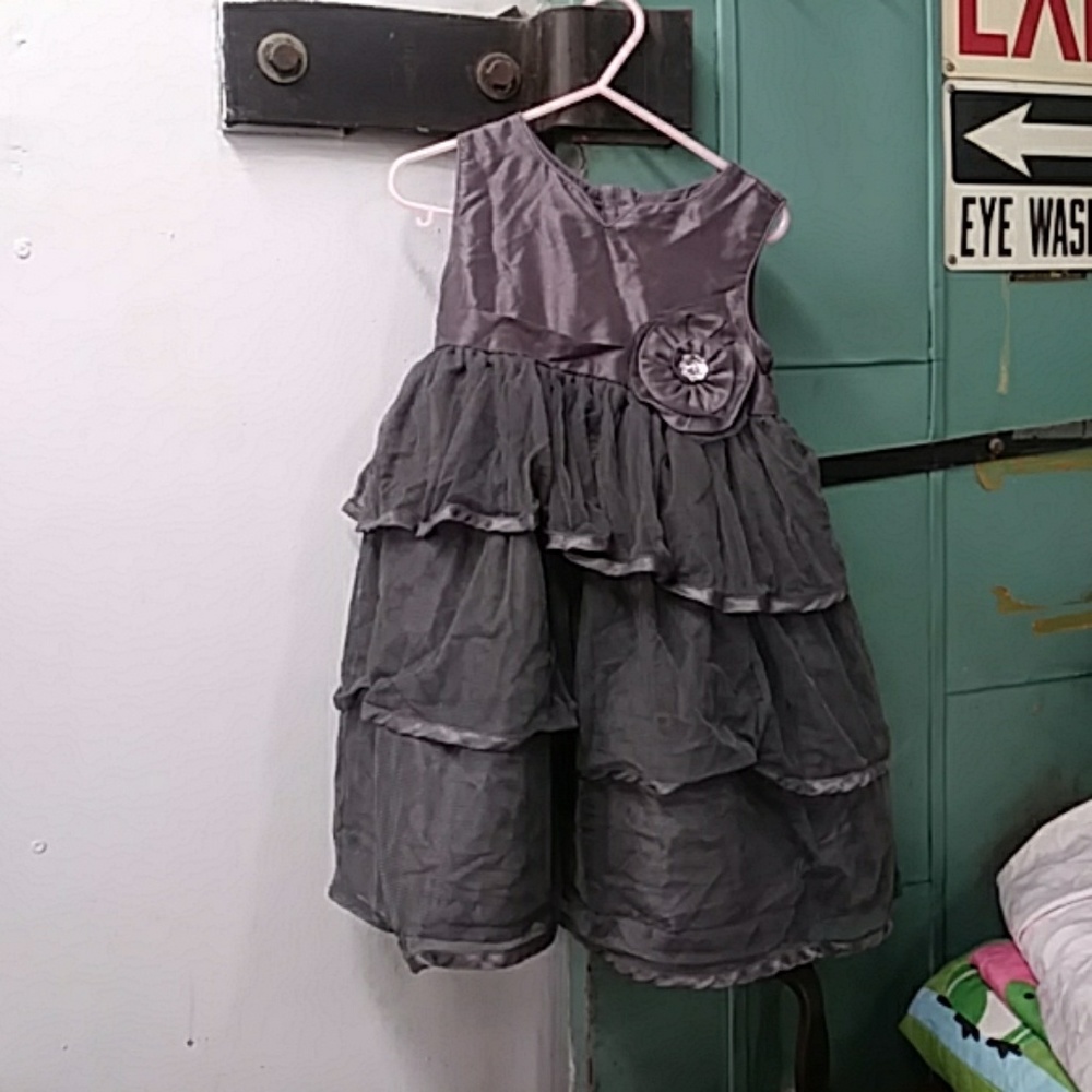 Gray dress heirlooms by polly‎ finders